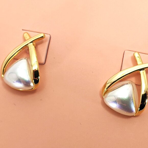 Love, Bonito Evie Pearl Earrings - Picture 2 of 3